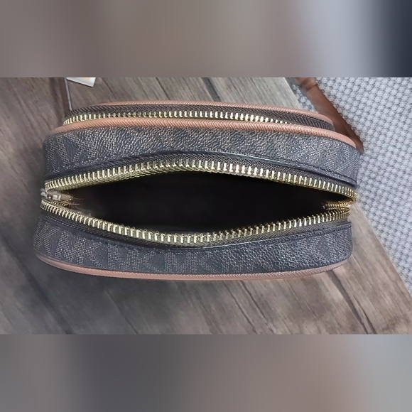 Michael Kors Medium Jet Set Dark Brown Crossbody Bag 8" Tall X 6" Wide NWOT - Picture 4 of 6